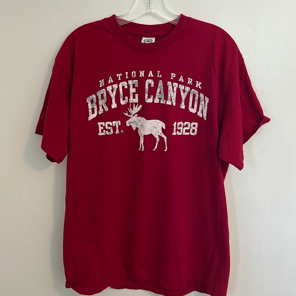 Bryce Canyon National Park Utah Moose Logo Red T-Shirt Size Large. 100% Cotton
